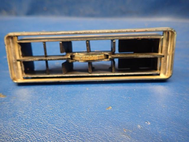 492 338 Piper - VENT ASSEMBLY - ( PS10023-16) - Broken louvers